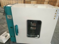 控溫靈敏的電熱干燥箱