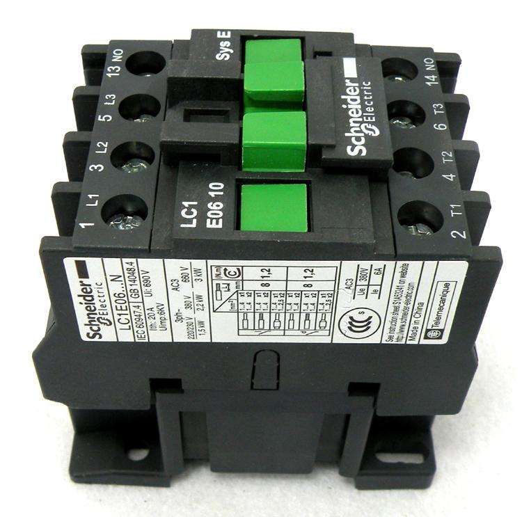 接触器LC1-D1210Q5N (乐清市开威电器有限公司) LC1-D1210Q5N,欢迎您的来电。 :杨工 接触器LC1-D1210Q5N交流接触器 接触器分为交流接触器(电压AC)和直流接触器(电压DC),它应用于电力、配电与用电场合。接触器广义上是指工业电中利用线圈流过电流产生磁场,使触头闭合,以达到控制负载的电器。 装置作用 在电工学上,因为可快速切断交流与直流主回路和 可频繁地接通与大电流控制(达800A)电路的装置,所以经常运用于电动机做为控制对象也可用作控制工厂设备电热器工作母机和各样