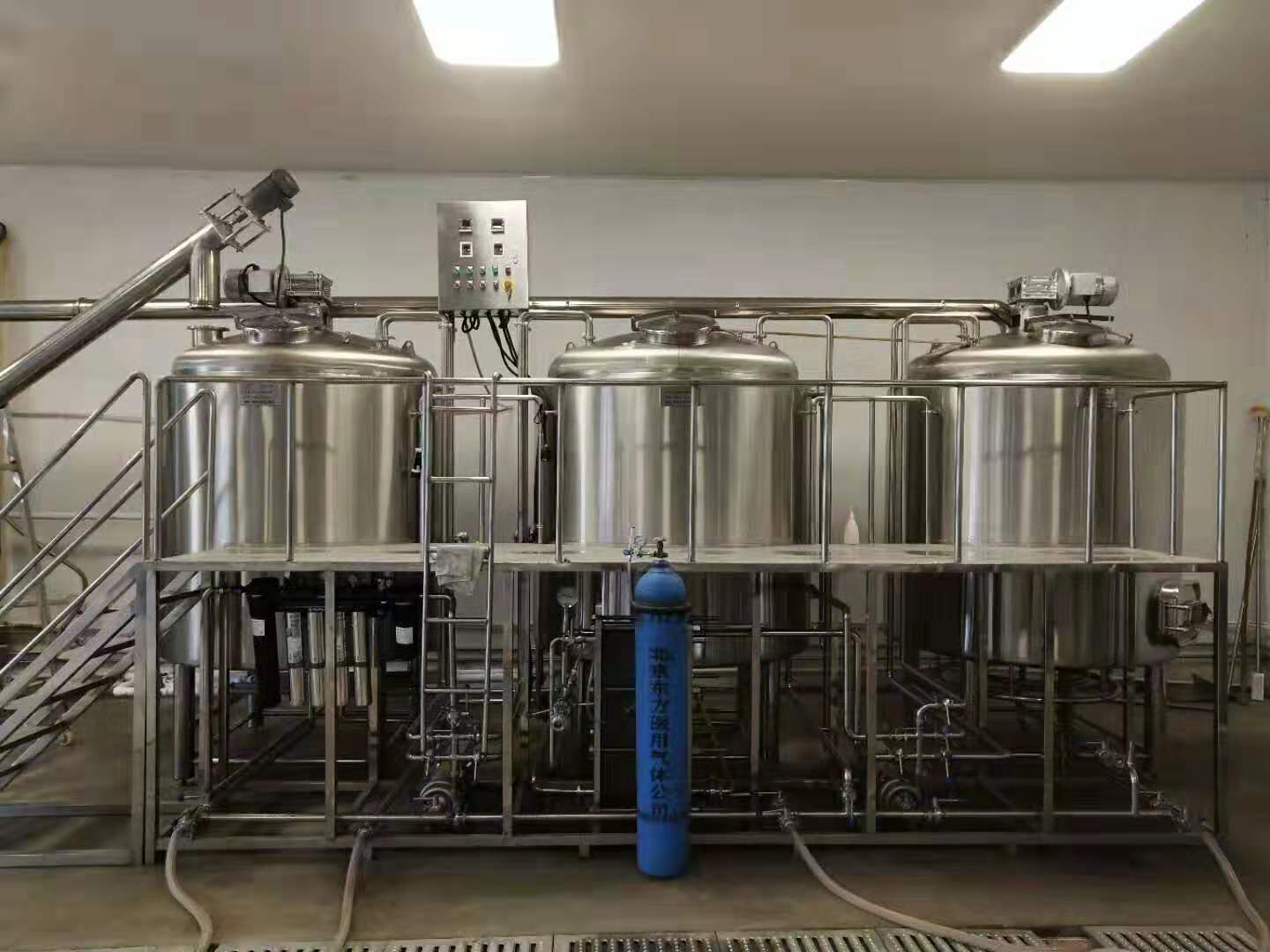 河北不锈钢啤酒发酵罐设备自酿啤酒设备厂家