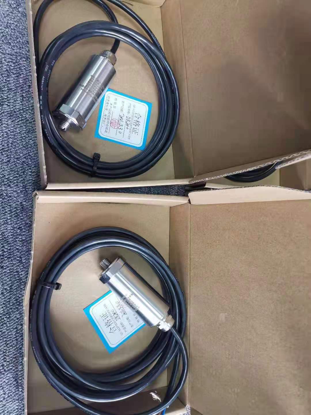 磁电式振动传感器