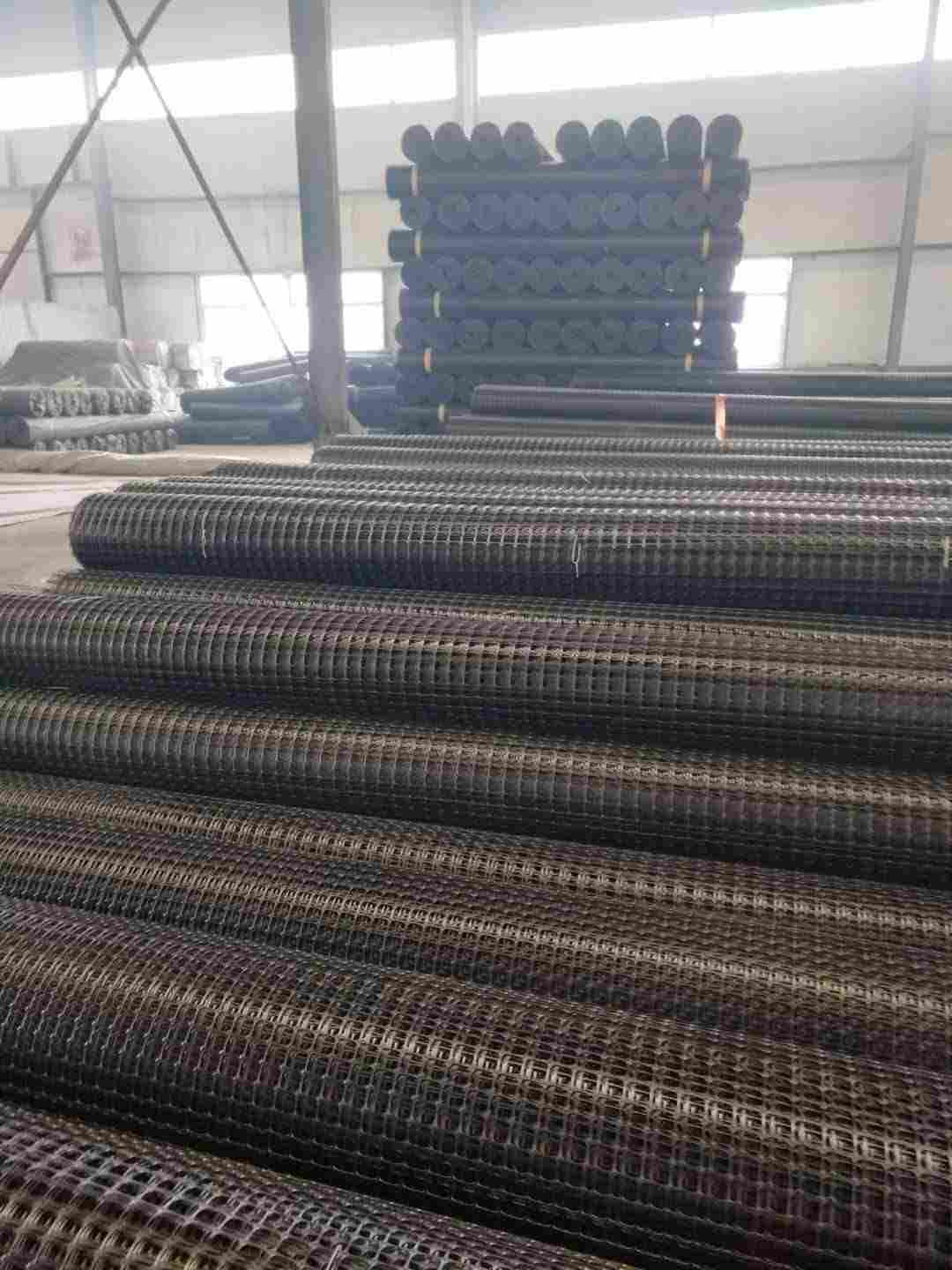 经编涤纶土工格栅厂家价格—-—辽源诚信厂家