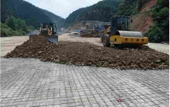 丽江华坪三向土工格栅