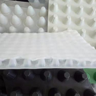 原产地生产昆明官渡塑料疏水板厂家30厚凹凸型疏排水板供应