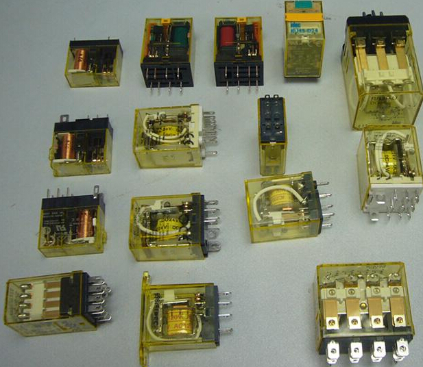 LED积层警示灯HS5系列用挂锁搭扣RH4B-UDC24和泉电气