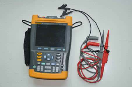 Fluke199C 数字余辉示波表.jpg