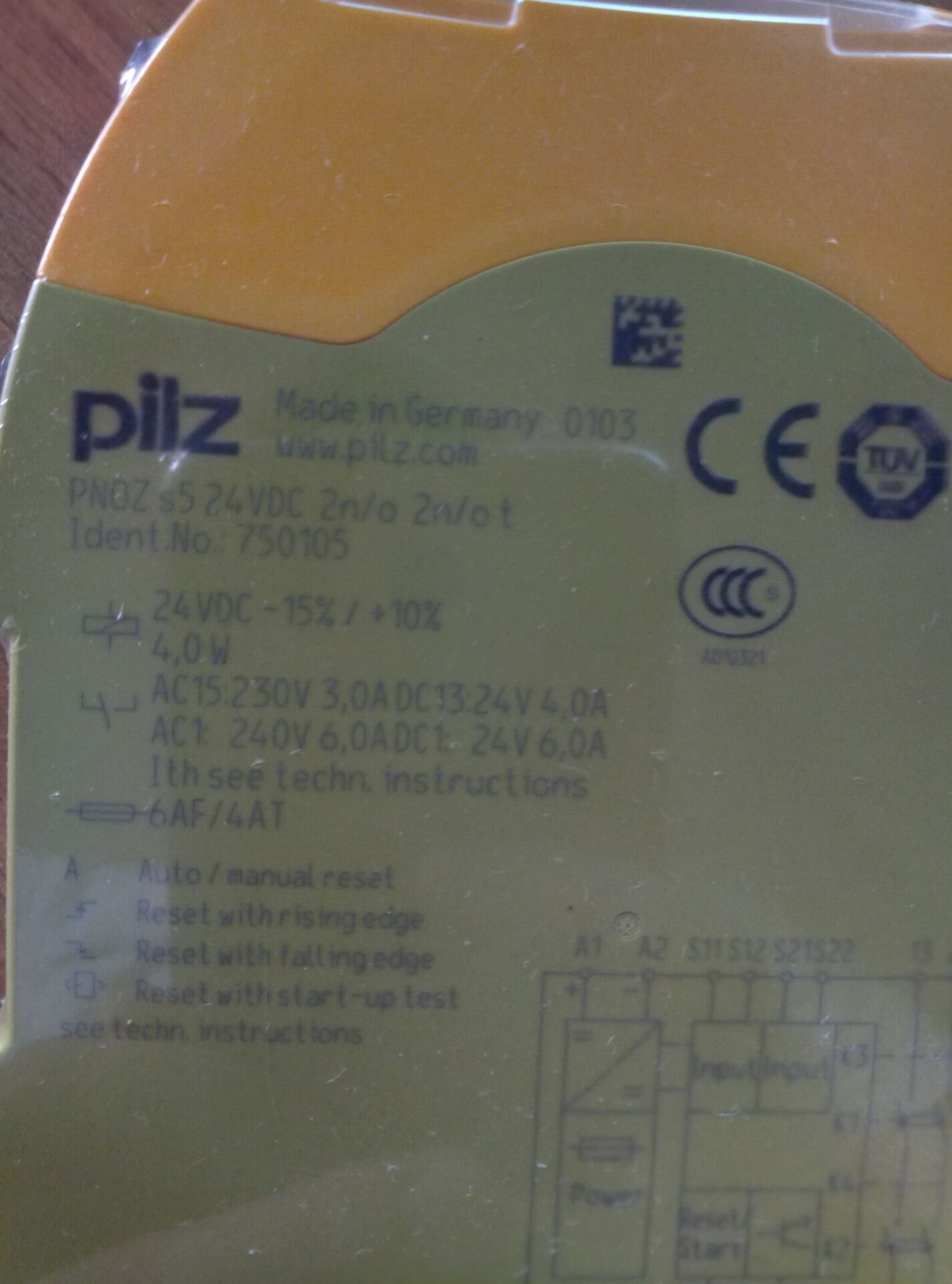 安全继电器PNOZ s5 24VDC 2 n/o 2 n/o t皮尔兹750105
