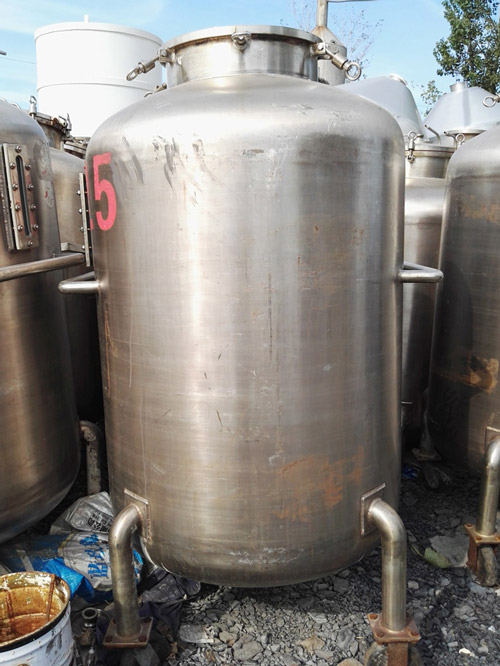 河南转让一批八成新600-1200L二手种子发酵罐