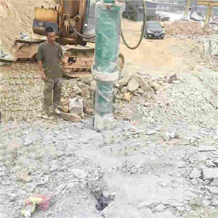 岩石分裂棒破一个桩头了 机载式劈裂机