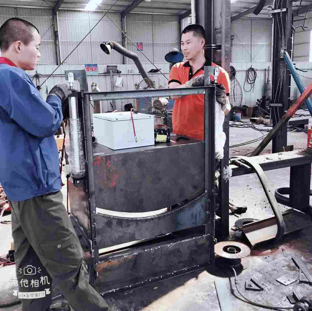 煤矿井下皮带巷防逆流风门