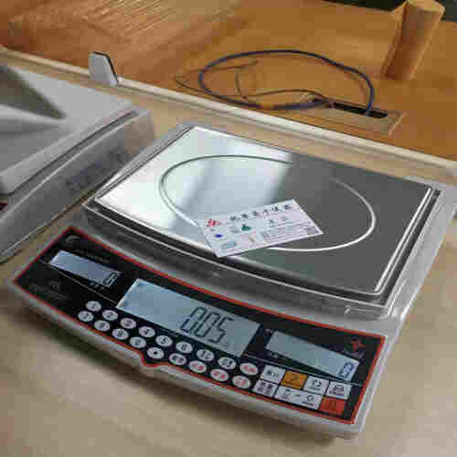 6公斤精度误差0.01克计数电子秤带打印数据
