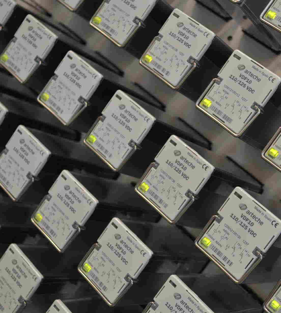 优惠ARTECHE继电器底座