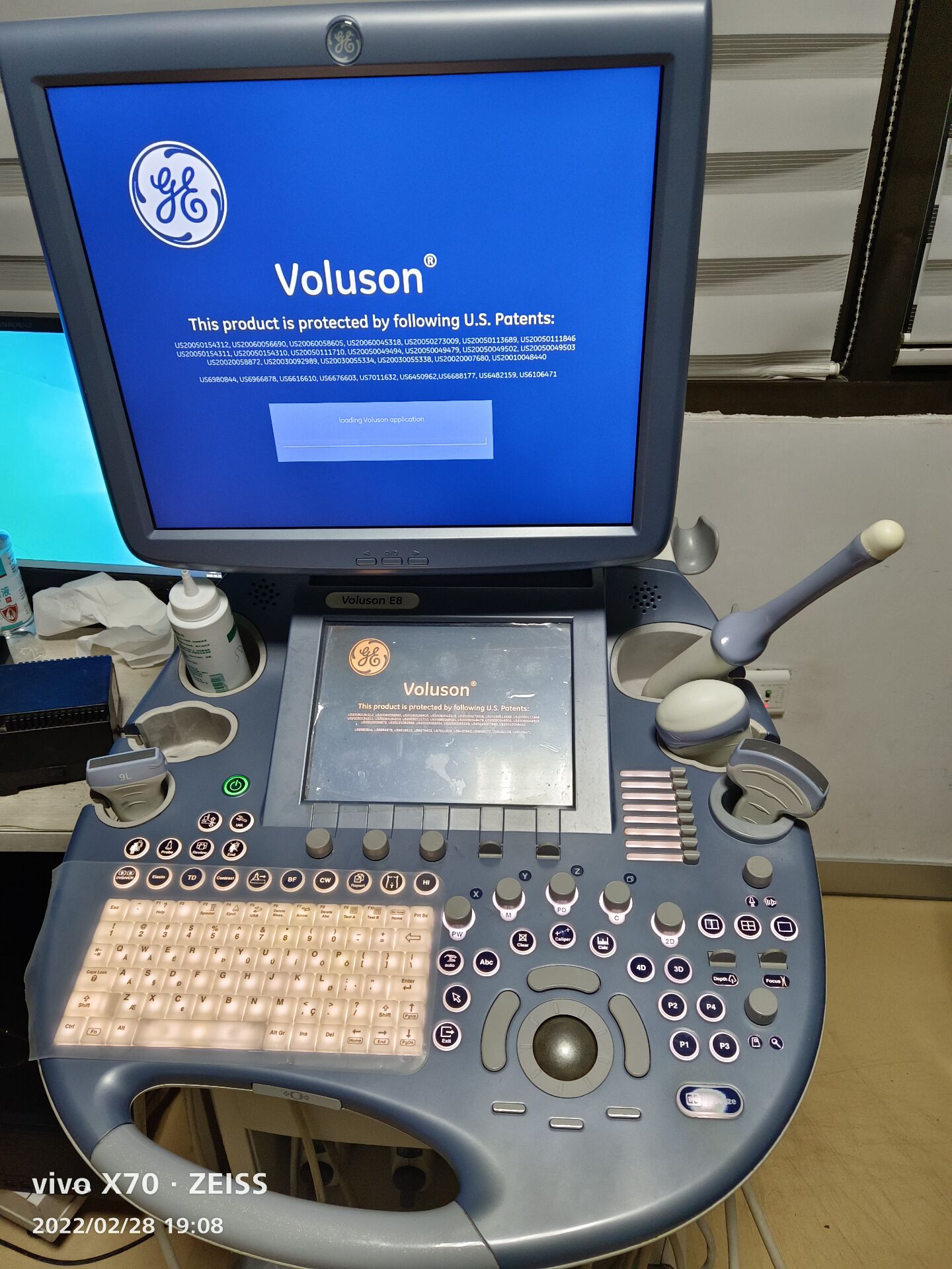 VolusonE8彩超修理-GE彩超V730显示屏偏色处理
