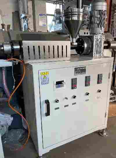 小型挤出非标设备好