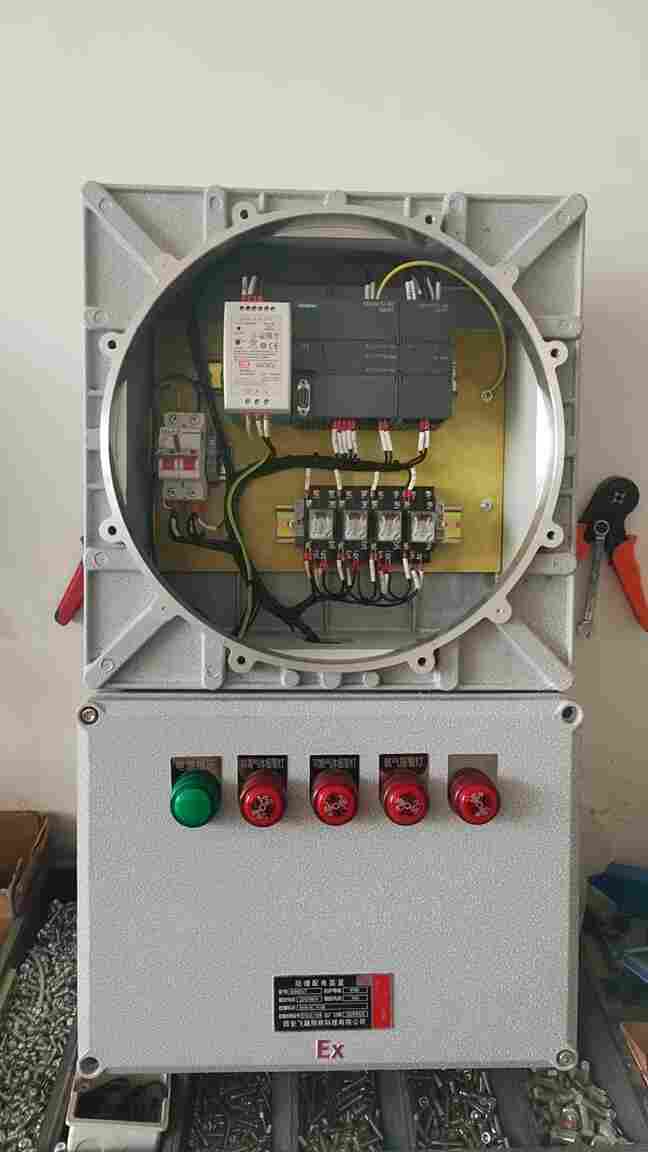 分析小屋PLC防爆箱
