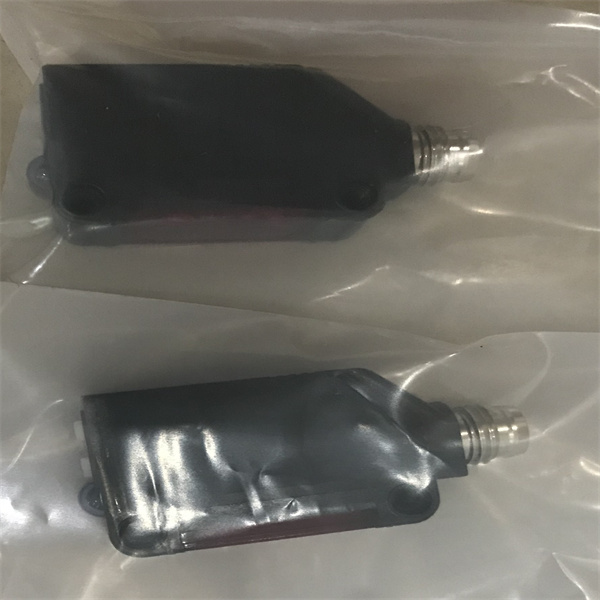 OMRON凹槽接插件式光電開關(guān)EE-SX672-WR