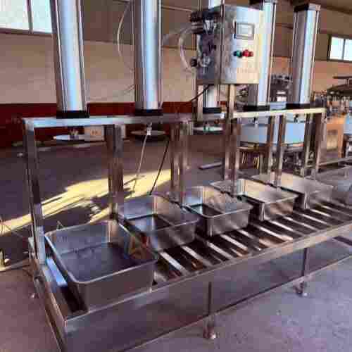 小型干噎酸奶加工生產(chǎn)線(xiàn) 冷萃酸奶全套加工設(shè)備 干巴酸奶壓制機(jī)