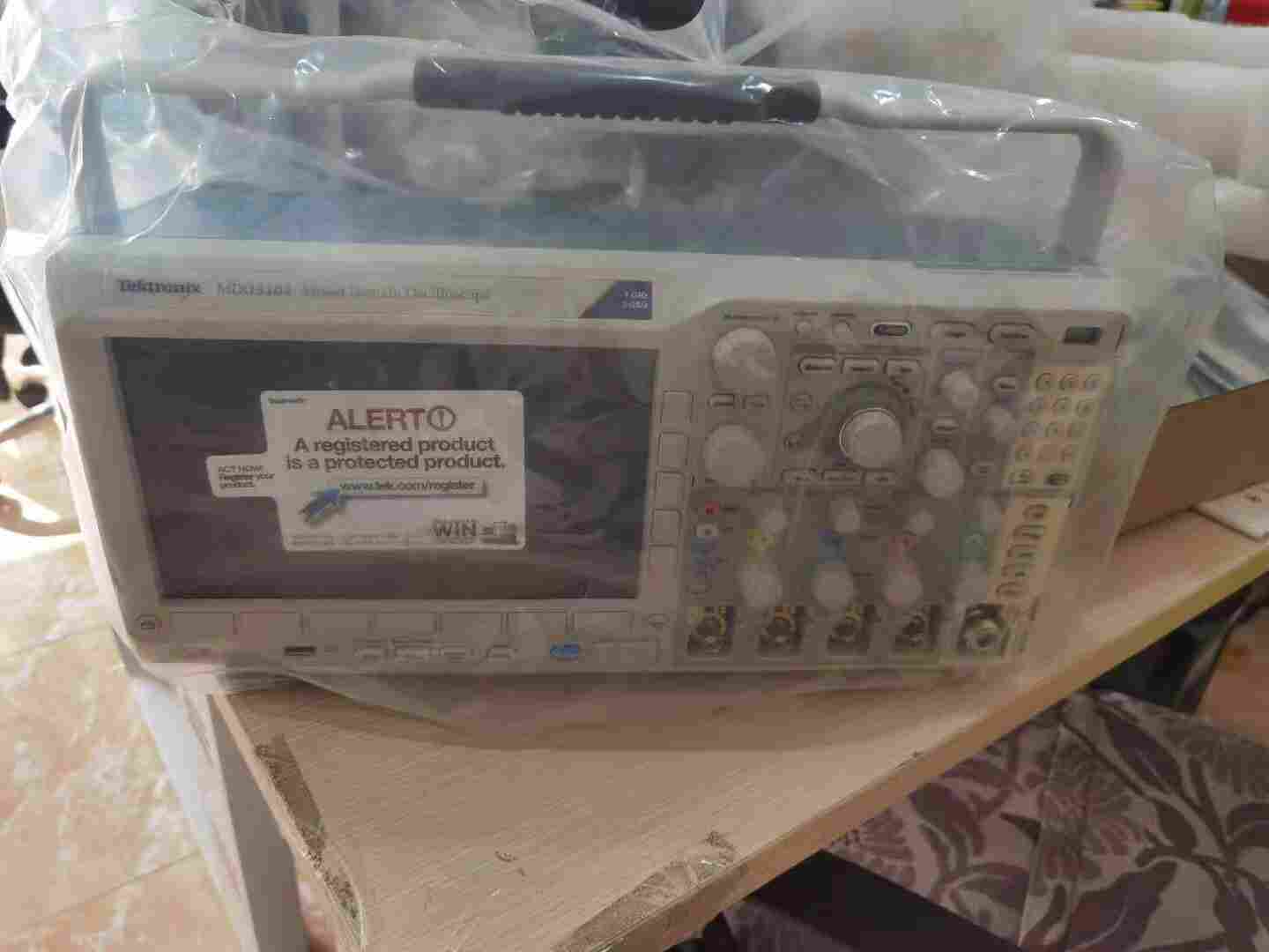 Tektronix泰克MDO3104混合域示波器