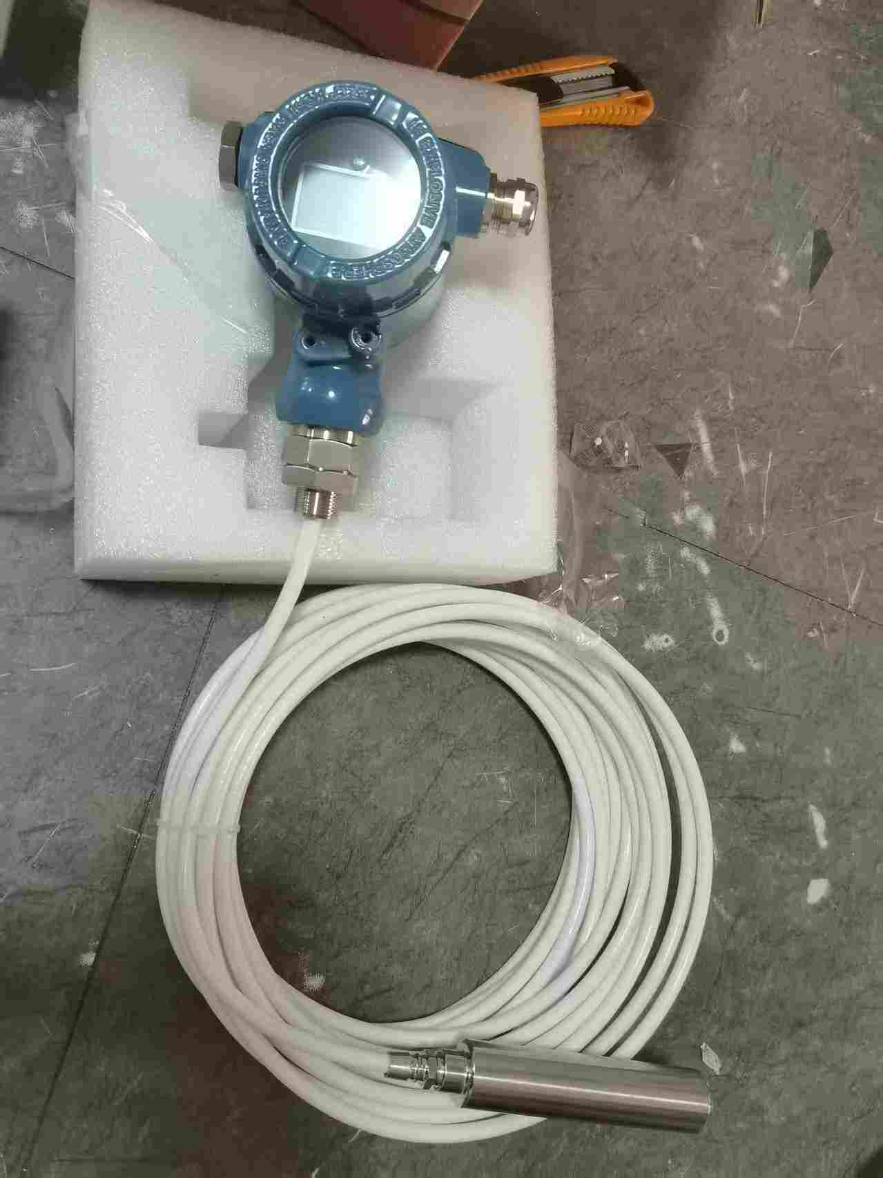 當陽具有厚膜技術溫度補償信號放大投入式液位計變送器 LFJ-YW34