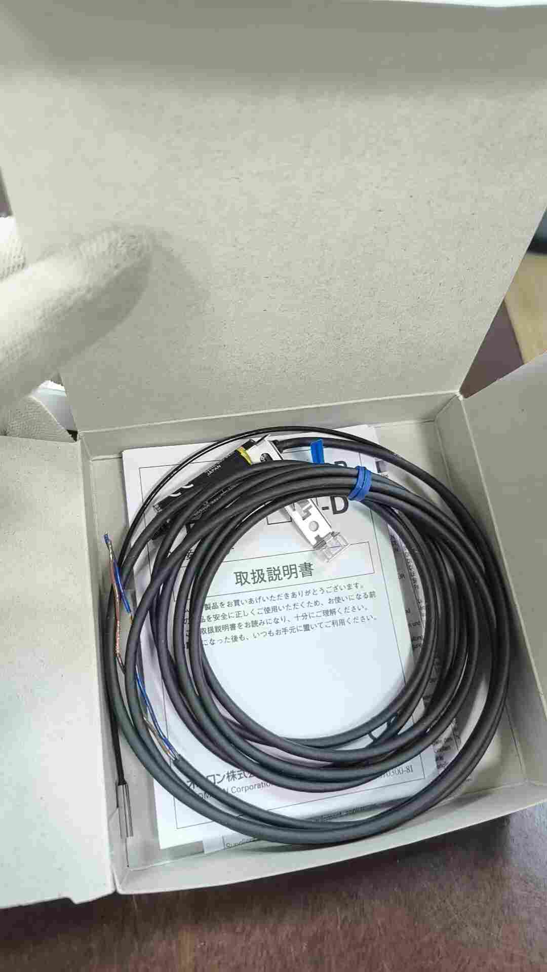 OMRON欧姆龙 E2EC‑CR8D12M 小型放大器中继接近传感器 φ3屏蔽型 2线式NO常开接