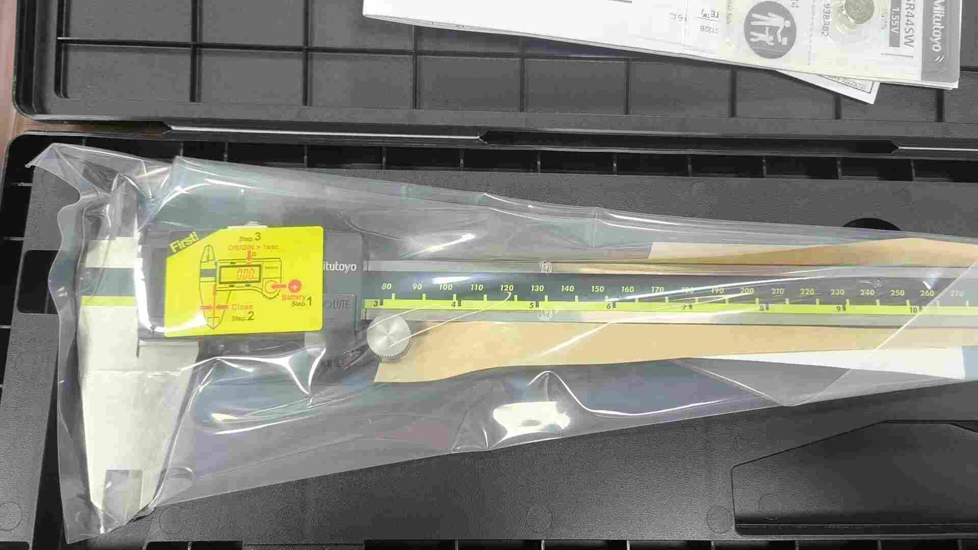 三丰500‑173‑30数显卡尺0‑300mm/0.01mm公英制 带滚轮深度杆 可外接数据采集器车