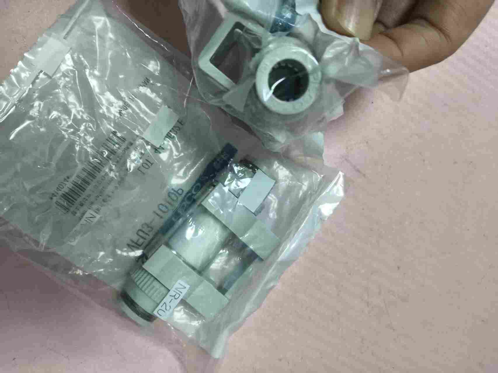 日本 PISCO 匹士克 VFU3-1010P 直通式真空过滤器 Φ10 两端快插 5μm 真空管路