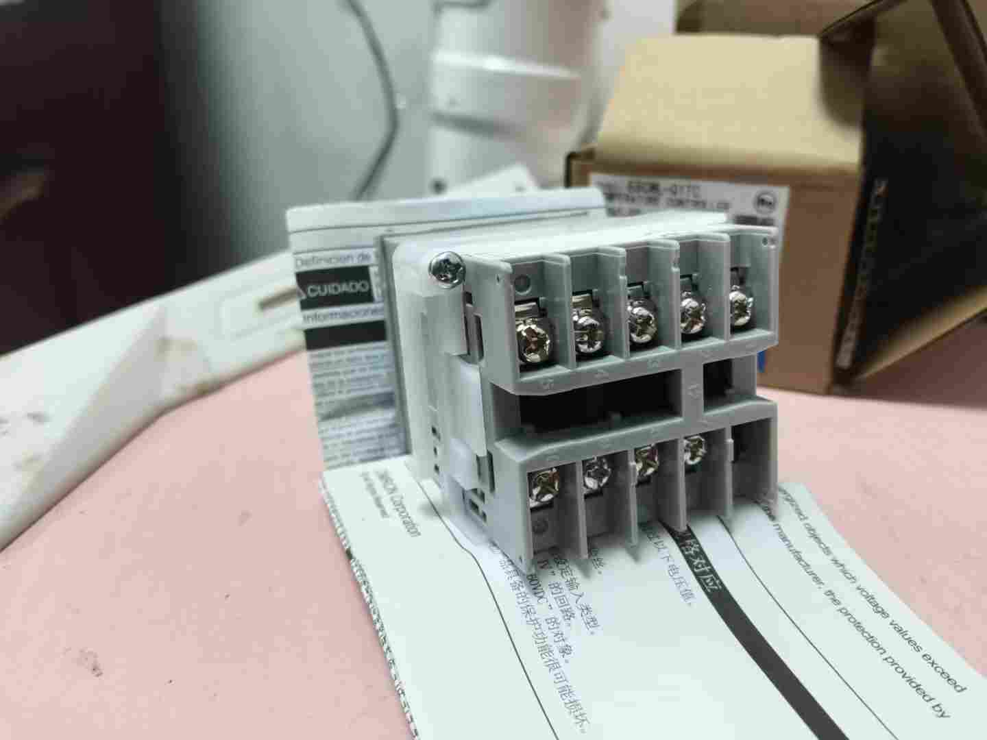 OMRON 欧姆龙 E5CWL-Q1TC 智能 PID 温控器 48×48 热电偶输入 SSR 电压