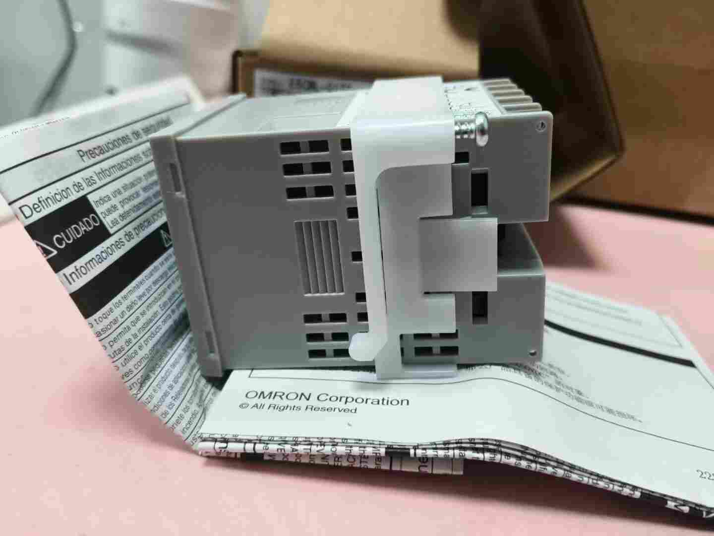 OMRON 欧姆龙 E5CWL-Q1TC 智能 PID 温控器 48×48 热电偶输入 SSR 电压