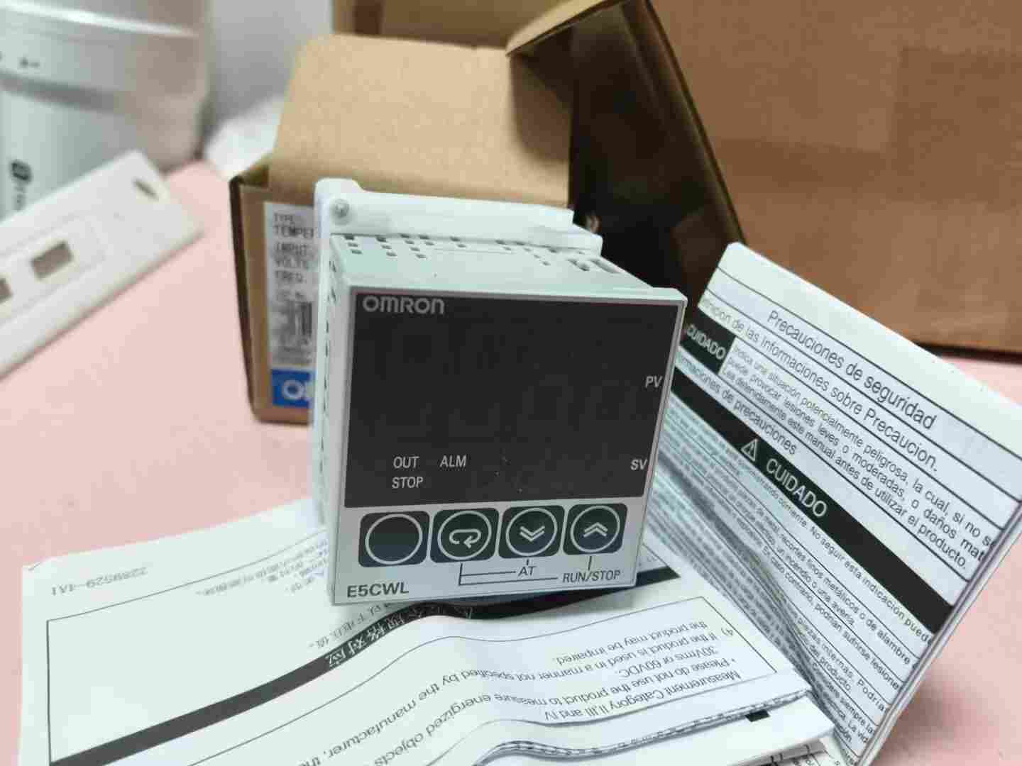 OMRON 欧姆龙 E5CWL-Q1TC 智能 PID 温控器 48×48 热电偶输入 SSR 电压