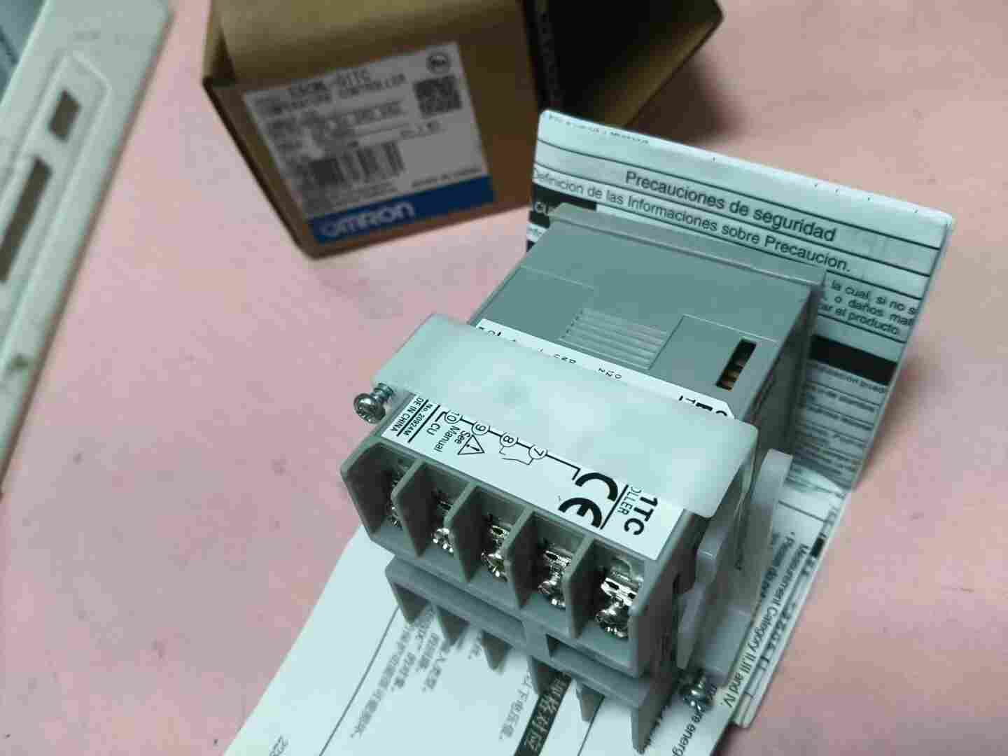 OMRON 欧姆龙 E5CWL-Q1TC 智能 PID 温控器 48×48 热电偶输入 SSR 电压