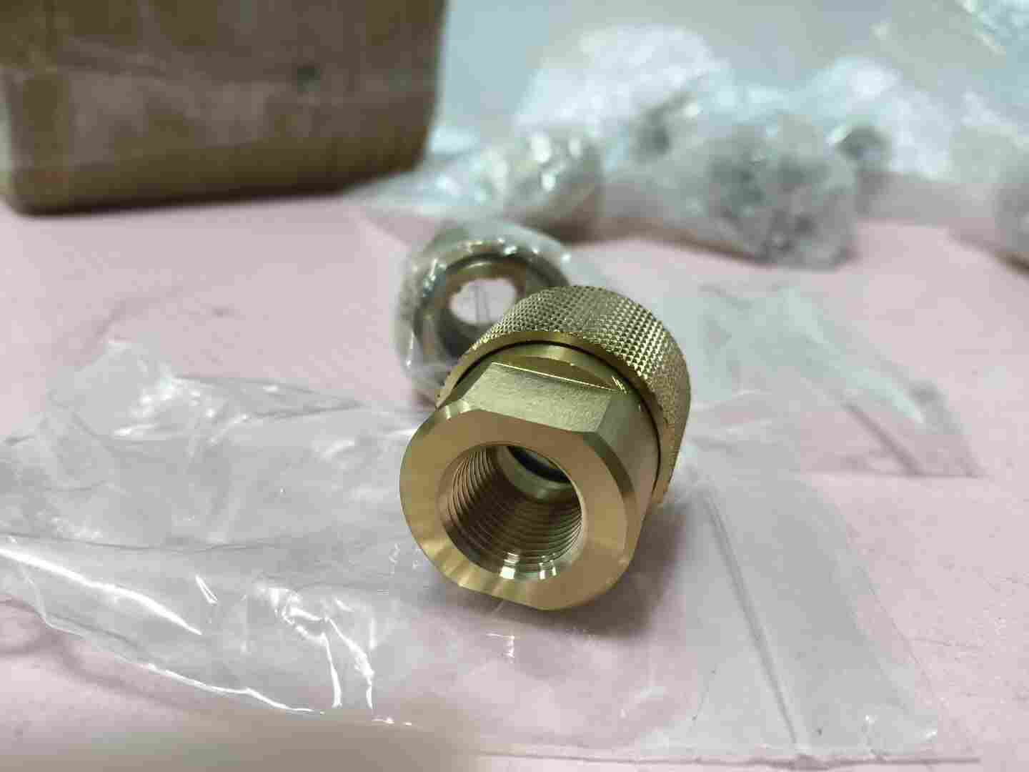 日本 YOKOHAMA 横滨 YL190F-06B 黄铜快速接头 Rc3/8 内螺纹 无阀流体耦合器