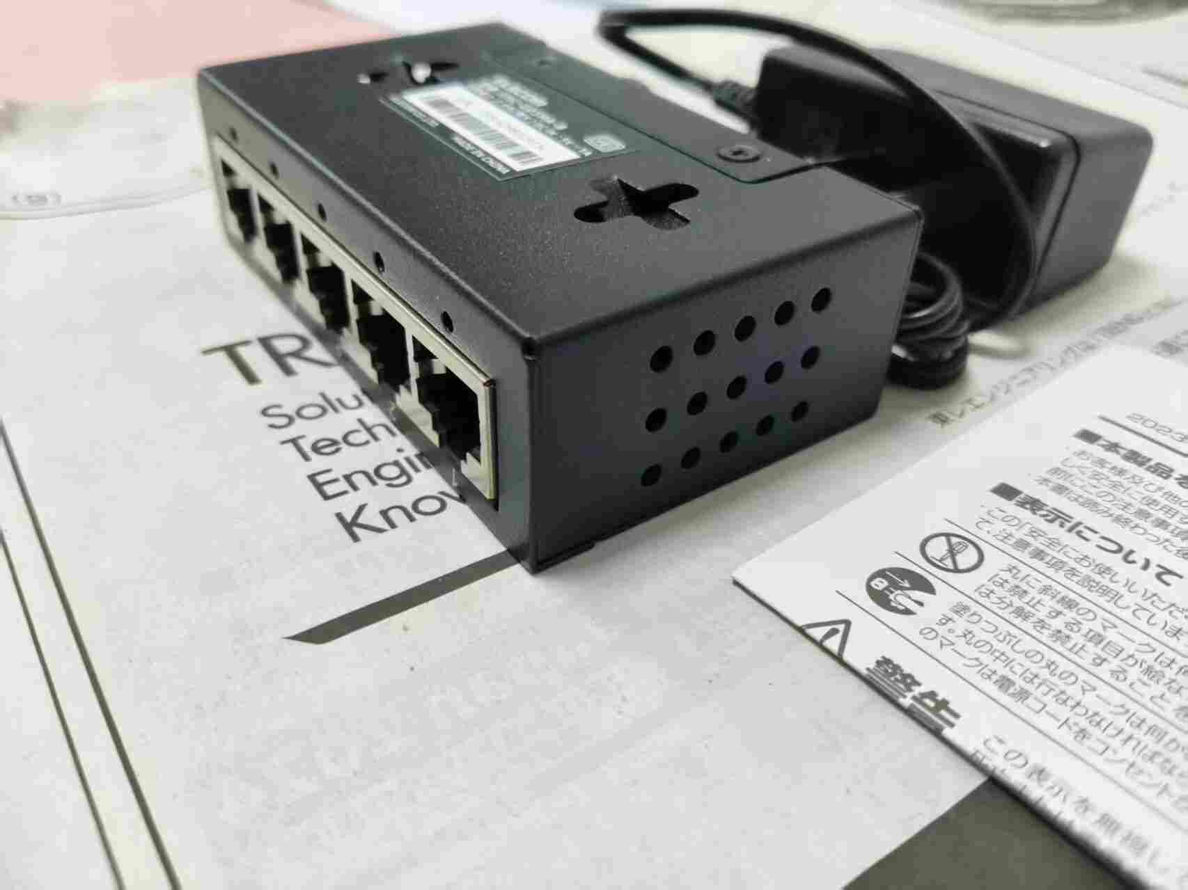 日本 ELECOM 宜丽客 EHC-G05MA-B 5 口全千兆金属外壳交换机 工业小型千兆集线器