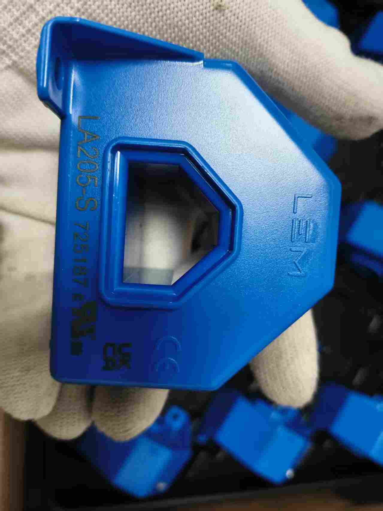 瑞士 LEM 莱姆 LA205-S 闭环霍尔电流传感器 200A 交直流电流互感器